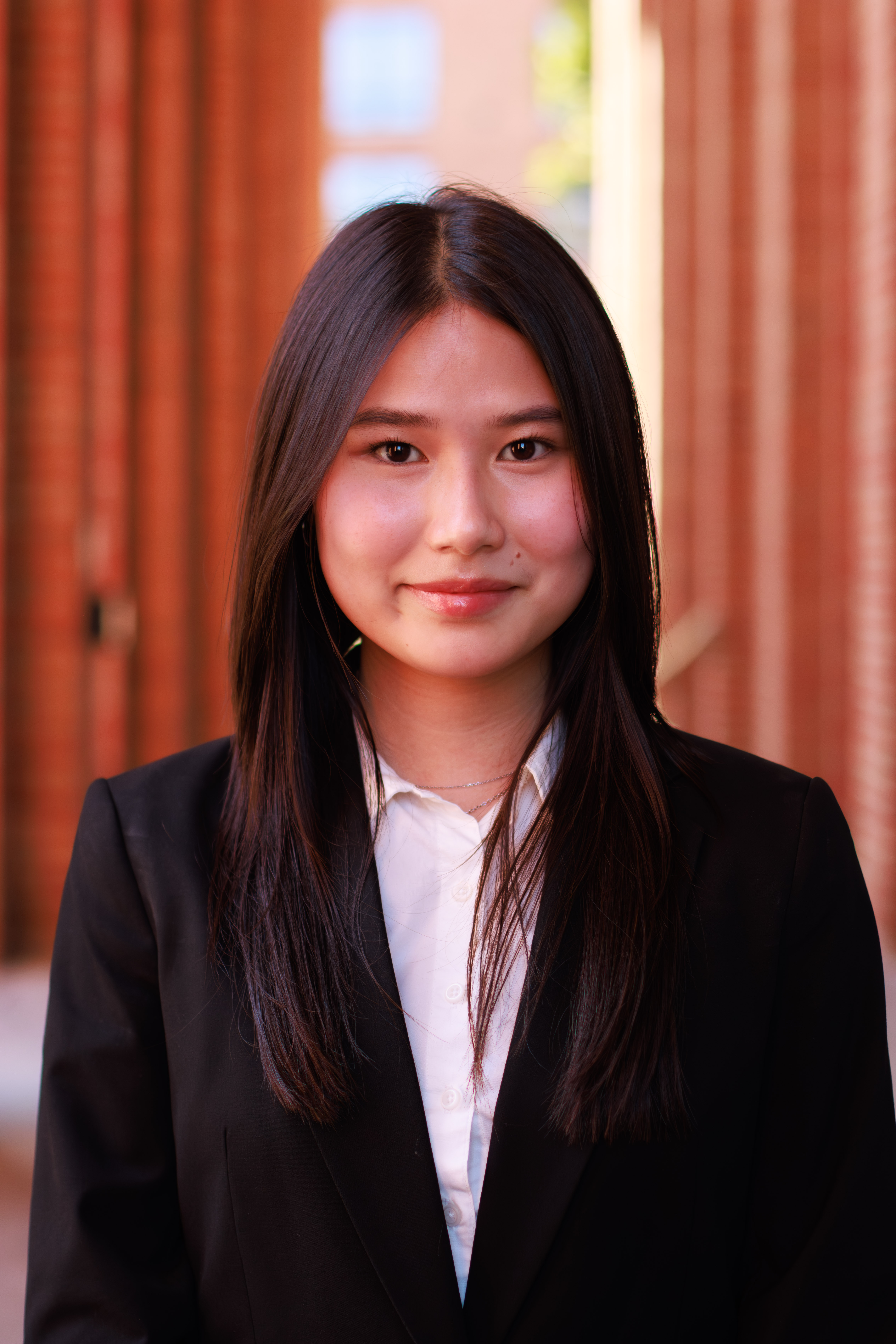 Vivian Chou Headshot